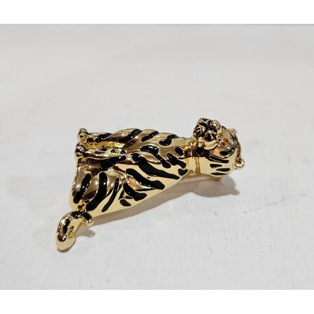 Vtg Talbots Gold Tone Sitting Tiger With Black Enamel Stripes & Rhinestone Eyes